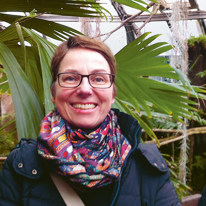 Portrait: Autorin Annette Sievers im Palmengarten