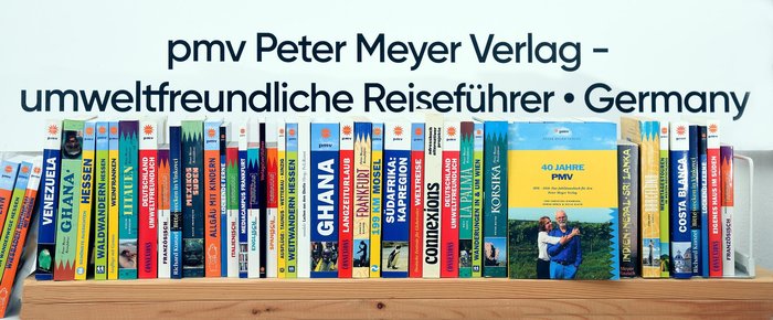 pmv-Bücher aus verschiedenen Jahren in unterschiedlichem Design: 1976 – 2020